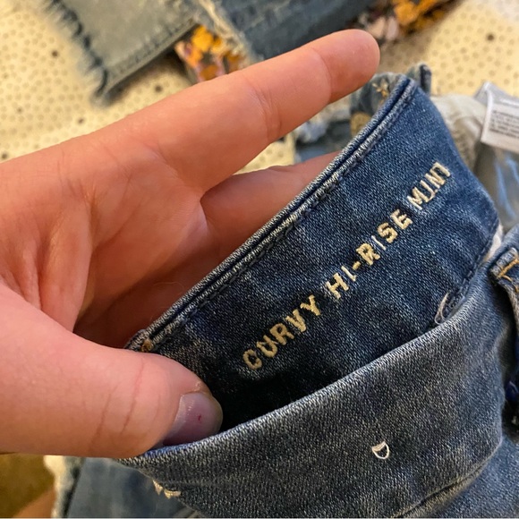 American Eagle Distressed Curvy Hi Rise Denim Skirt 0L - Picture 3 of 6